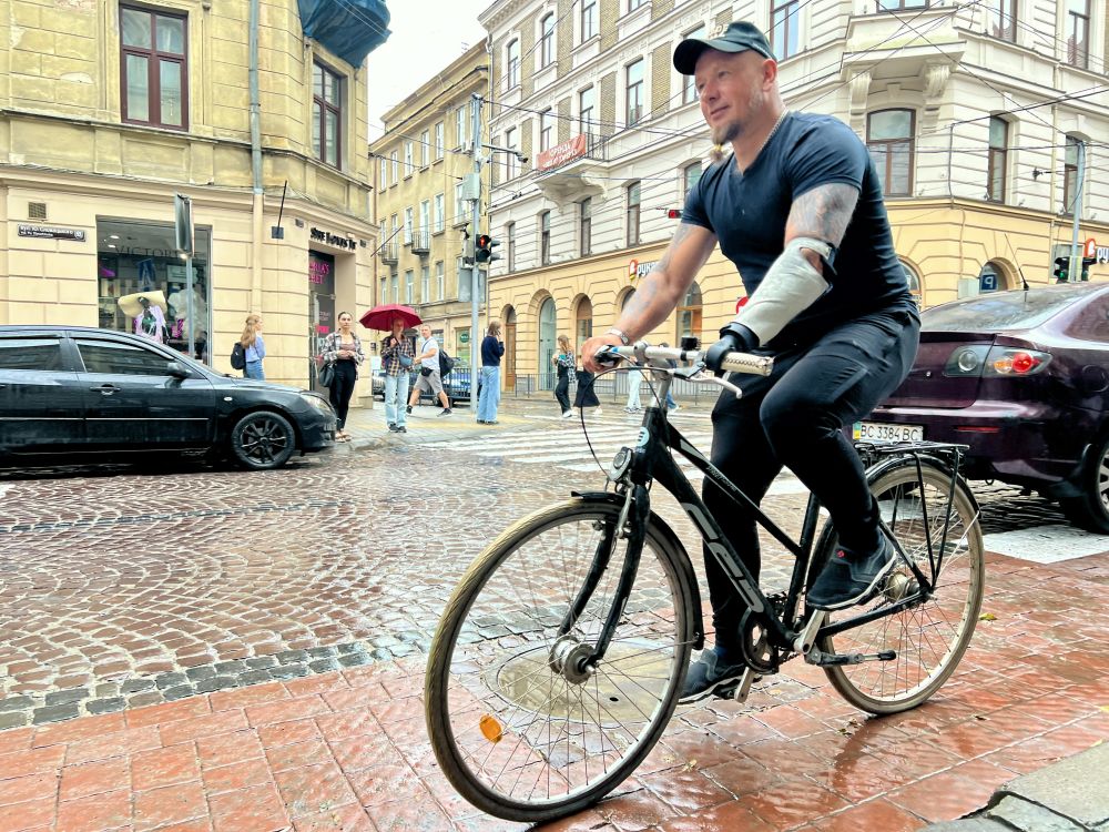 Фото 2: У місті завершать велодоріжку на вул. Словацького (відео)