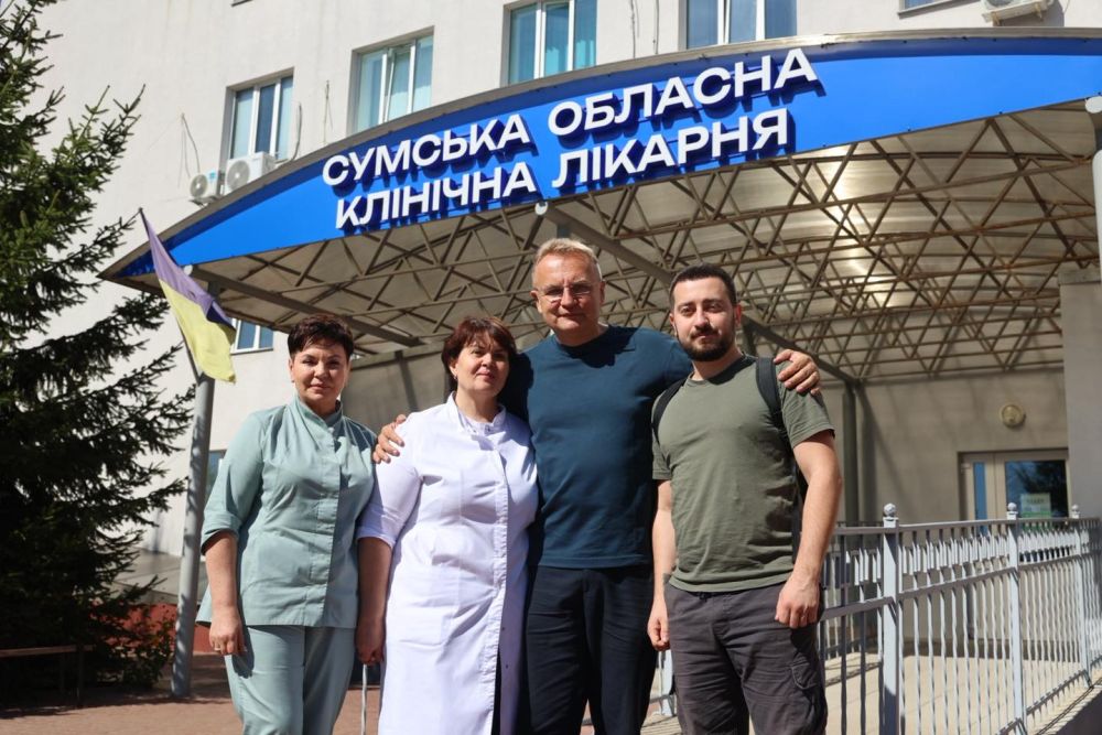 Фото 2: Андрій Садовий передав військовим на Сумщині техніку та зброю від Львова