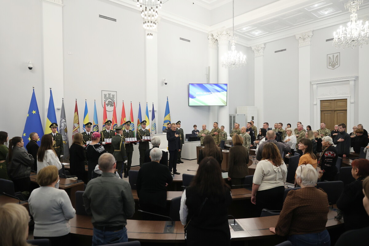Фото 1: У Львові до Дня Захисників і Захисниць посмертно нагородили «Почесним знаком святого Юрія» 30 військових, які боронили Україну від ворога (фото)