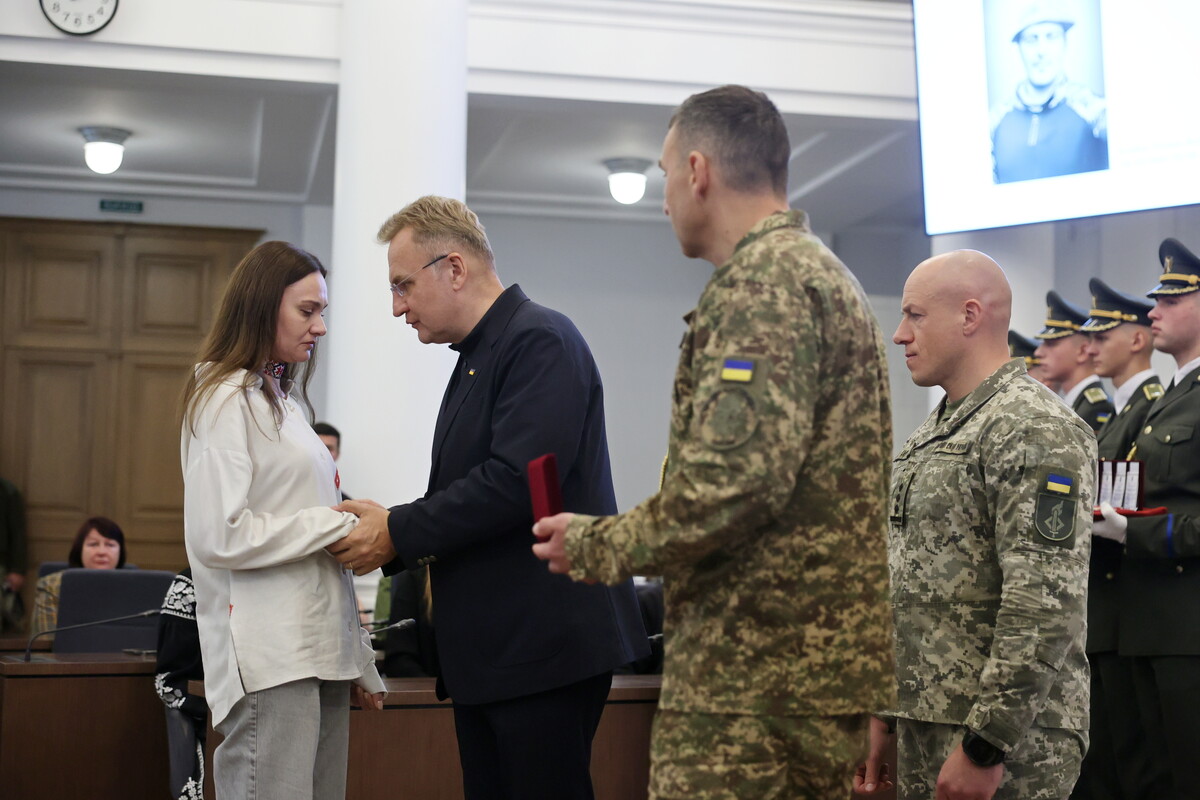 Фото 2: У Львові до Дня Захисників і Захисниць посмертно нагородили «Почесним знаком святого Юрія» 30 військових, які боронили Україну від ворога (фото)