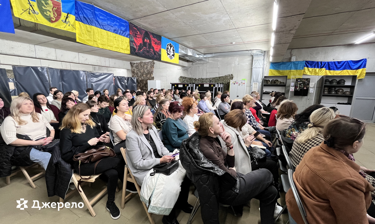 Фото 1: У школах Львівської громади розмістять інтерактивні наліпки, які допоможуть дітям розпізнавати та безпечно протидіяти насильству