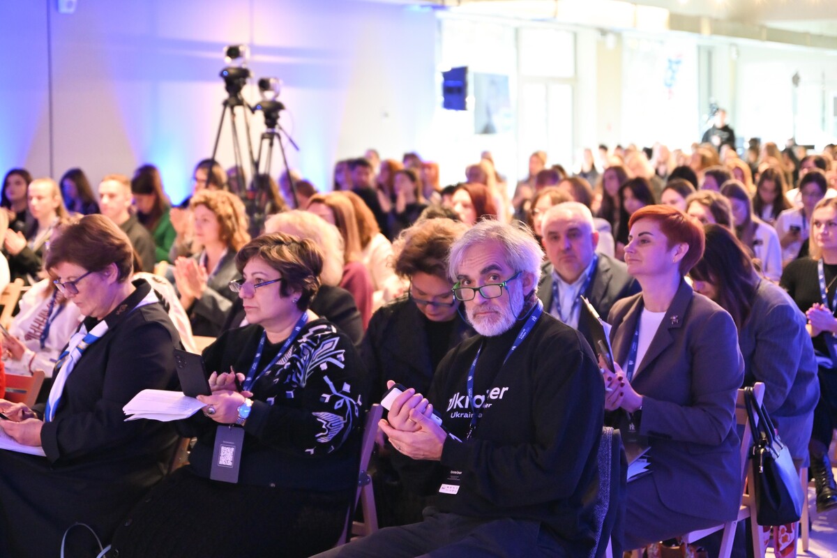 на фото учасники II Lviv HR Forum