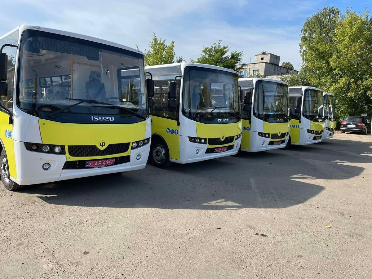 п&rsquo;ять придбаних автобусів марки &laquo;Атаман&raquo;
