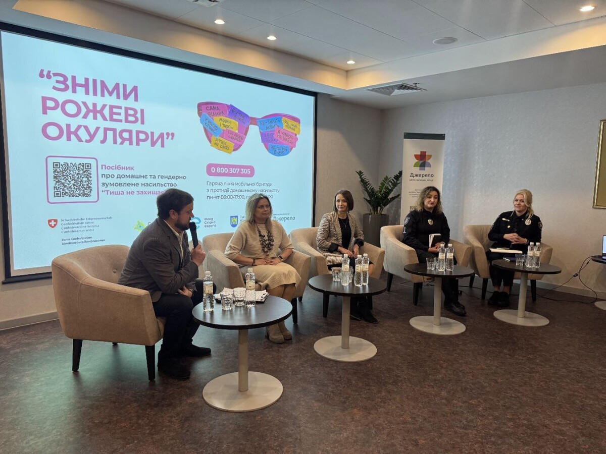 Спікери ведуть дискусію