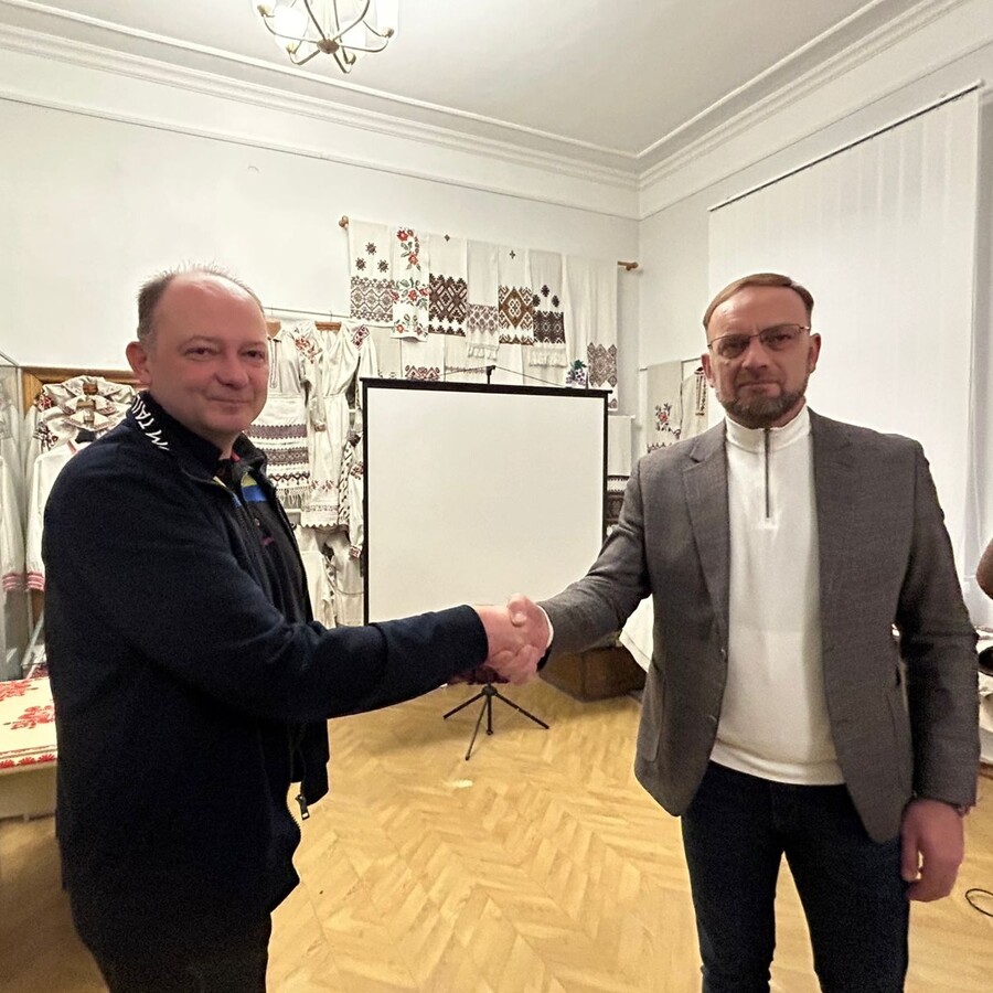 заступник міського голови Львова Любомир Зубач та голова Мурованської громади Богдан Свистун