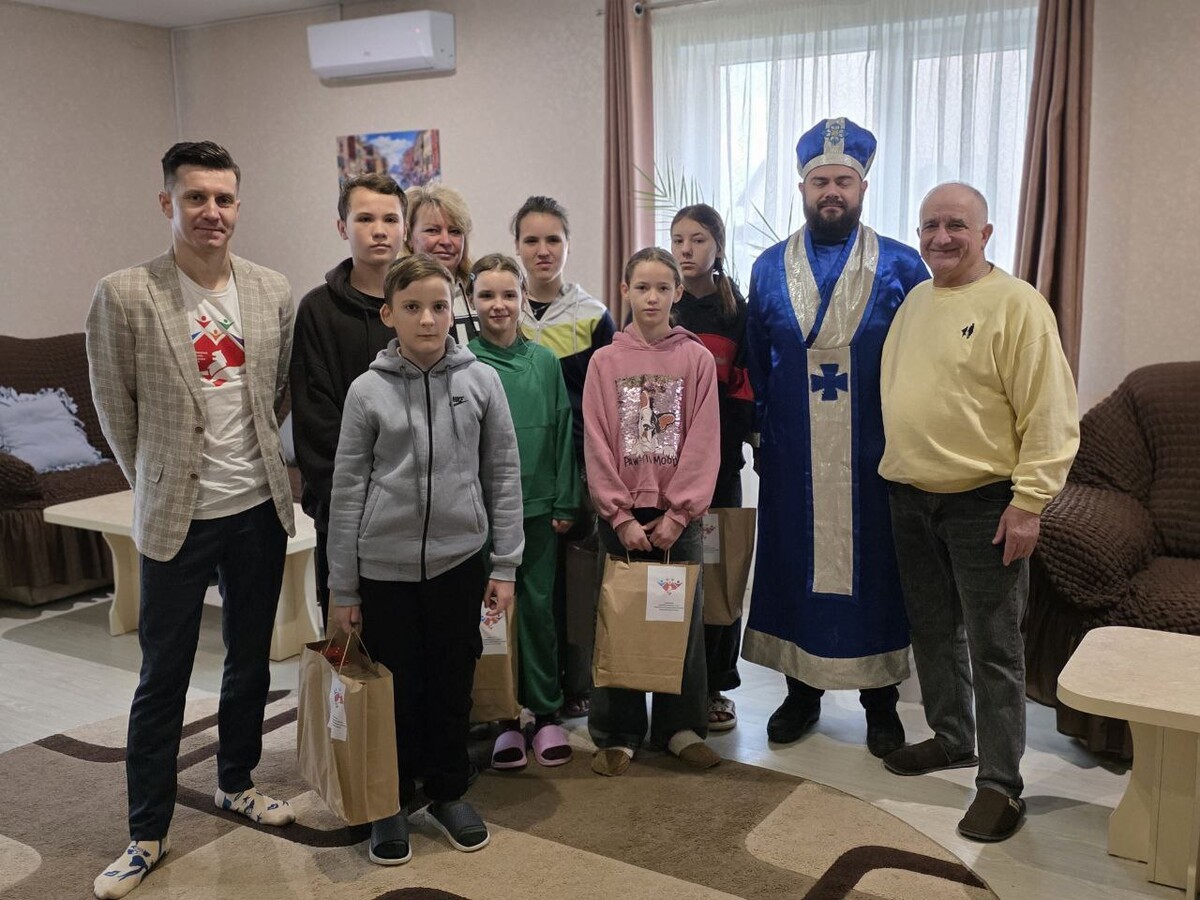 Фото 2: У Львові Святий Миколай від &laquo;Служби у&nbsp;справах дітей&raquo; відвідав дітей-сиріт і&nbsp;дітей у&nbsp;прийомних родинах