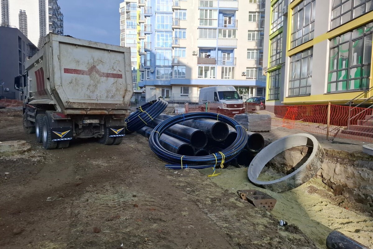 Фото 2: Ремонт вул. Залізничної: завершують підготовку до укладання першого шару асфальту