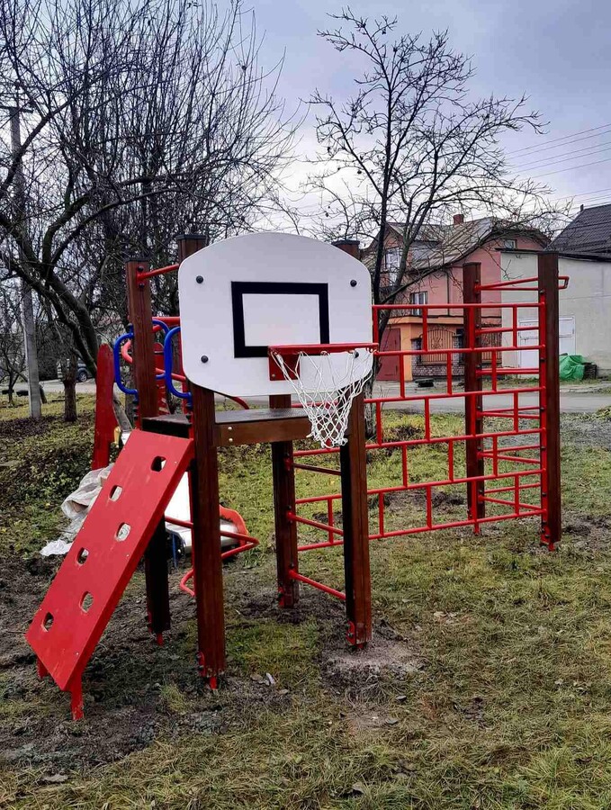 Майданчик для дітей у Малехові