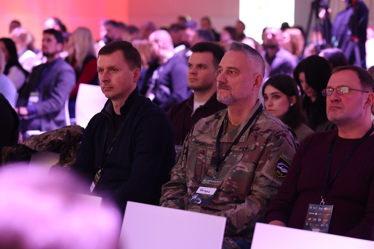 Учасники форуму «Ветеранська сила: Бізнес. Спільнота. Відновлення» уважно слухають доповідачів