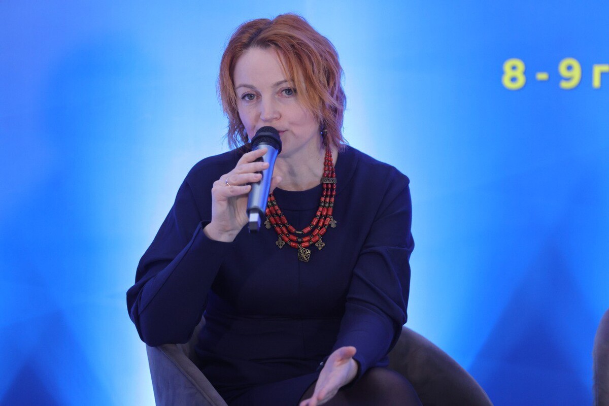 Керівниця офісу агломерації та розвитку громад Львівської міської ради Наталія Алєксєєва виступає під час ХІХ Українського муніципального форуму