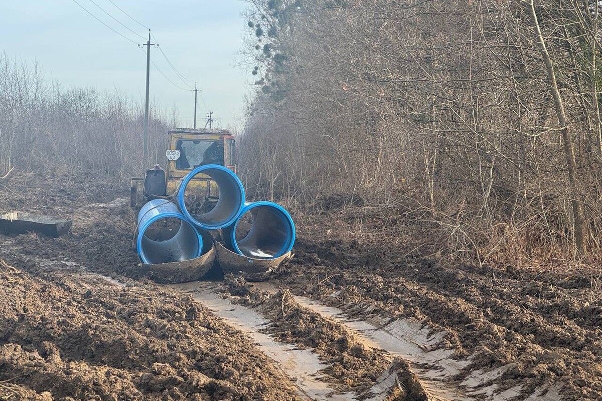 Фото 1: Поблизу Львова замінюють магістральний водогін, що забезпечує водопостачання Залізничного району міста