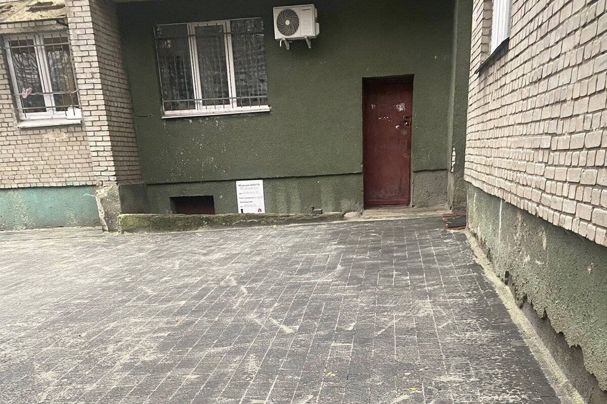 відремонтоване подвір&rsquo;я біля будинку на вул. Коновальця, 101