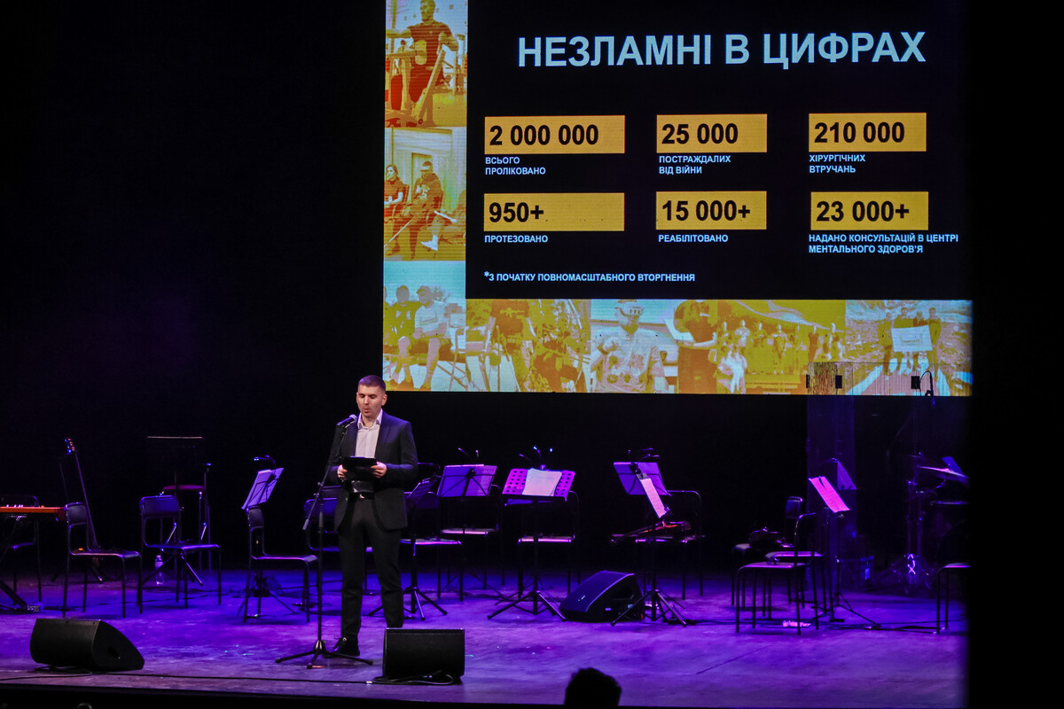 генеральний директор ТМО1 Олег Самчук виступає з промовою на гала-вечорі «Дякую. Світло, яке лікує»!
