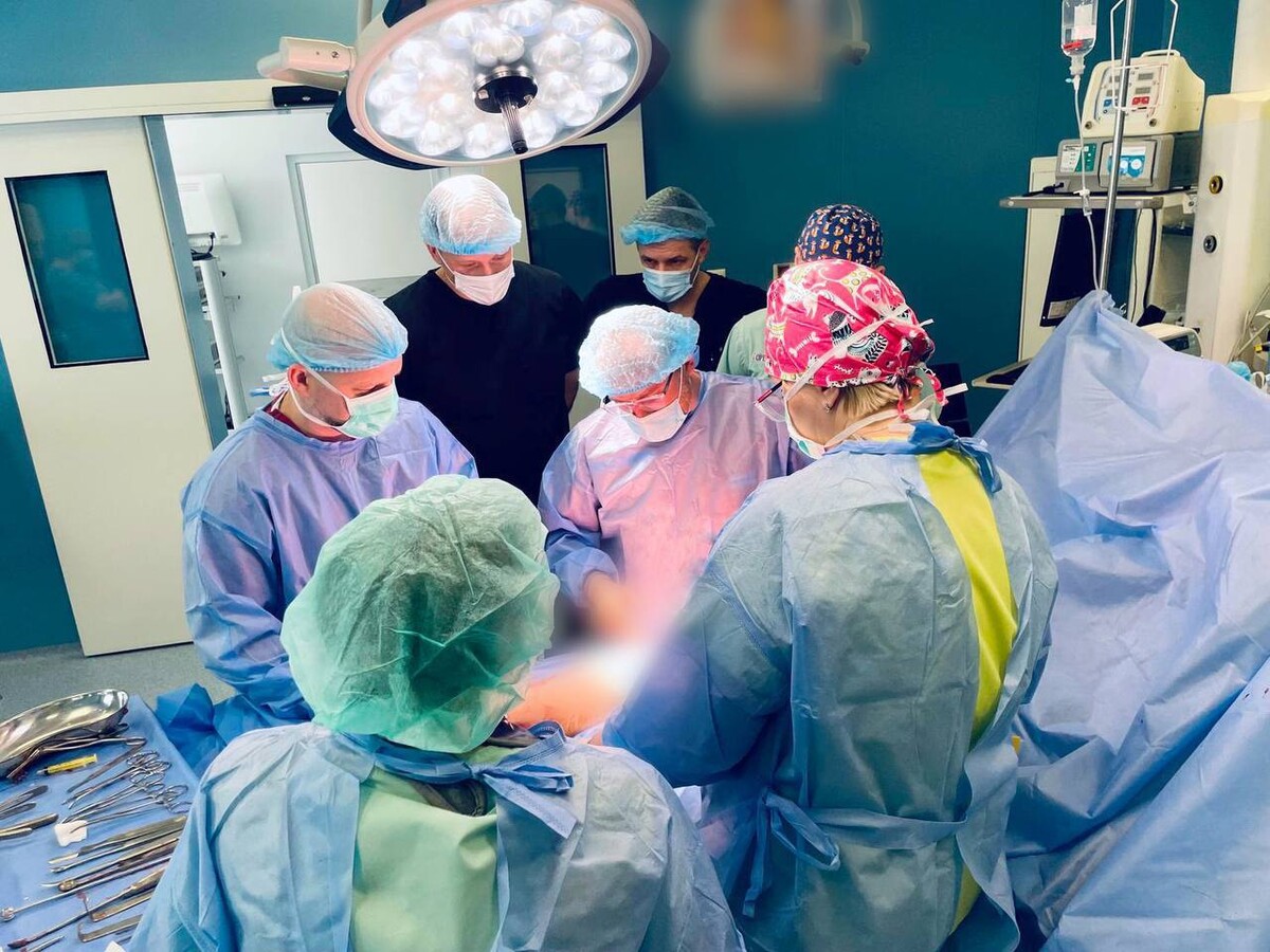 Фото 2: Лікарі Львова і Варшави врятували 11-річну дівчинку з&nbsp;рідкісною пухлиною тазу