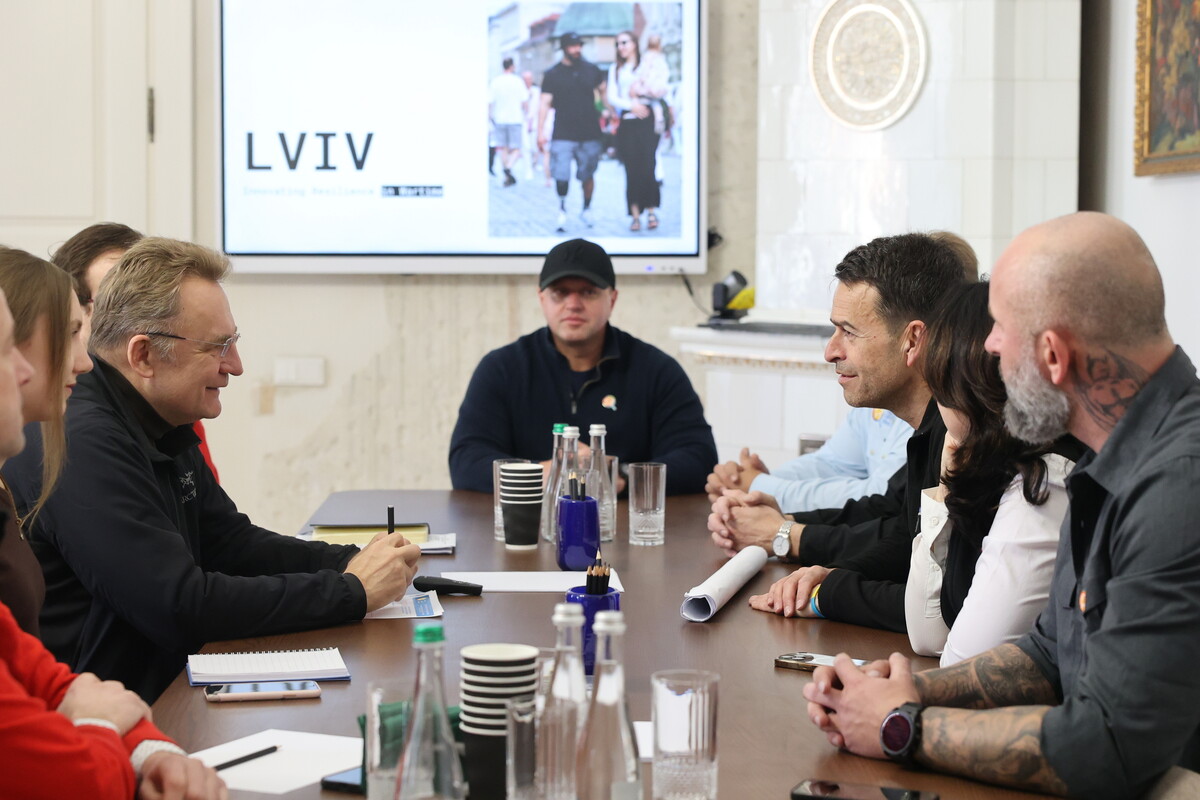Фото 1: Мер Львова подякував організації World Central Kitchen за величезну підтримку українців із перших днів війни