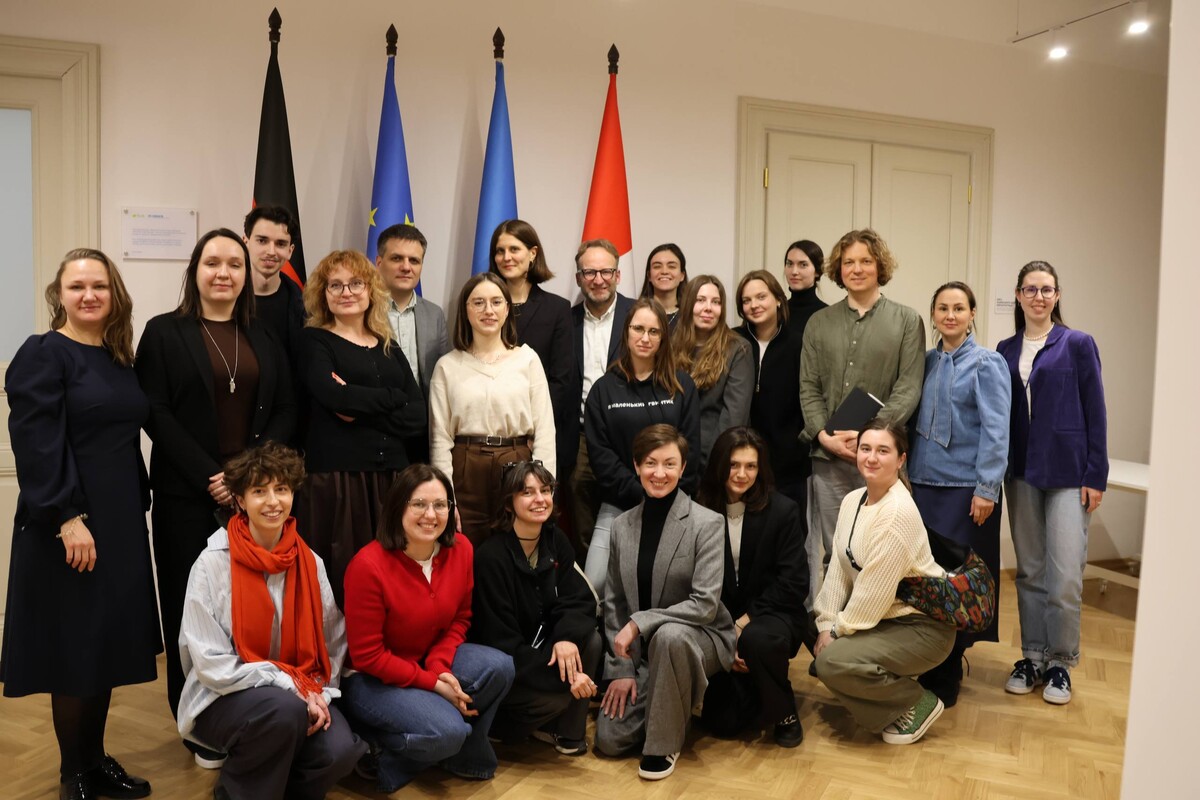 На фото команда проєкту &laquo;Інтегроване міське відновлення в Україні / Just and Green Urban Recovery Accelerator (JGURA)&raquo; під час воркшопу у Хабі євроінтеграції