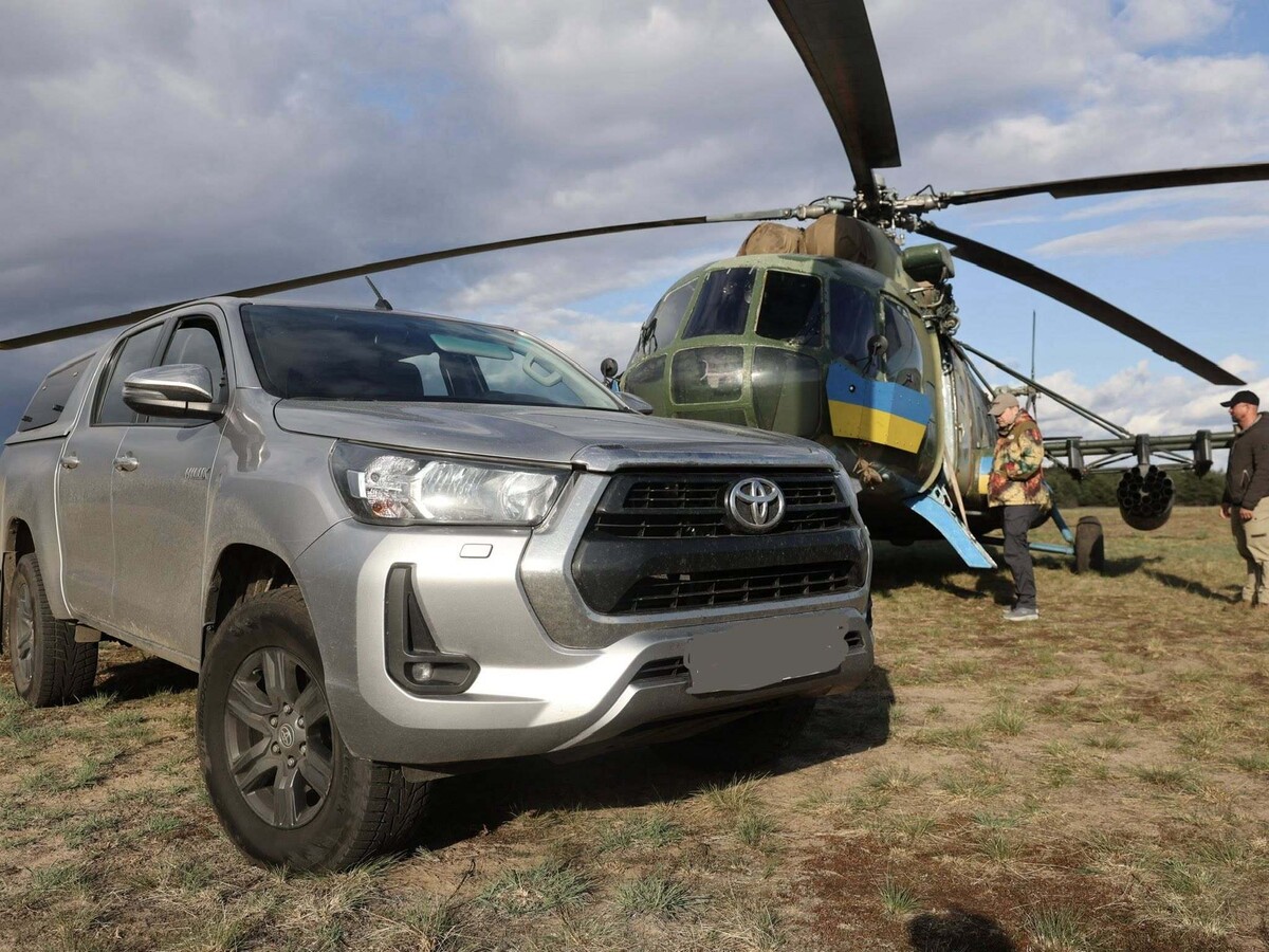 Фото 2: Автомобілі, паски та відзнаки: мер Львова відвідав на сході 18-ту бригаду армійської авіації