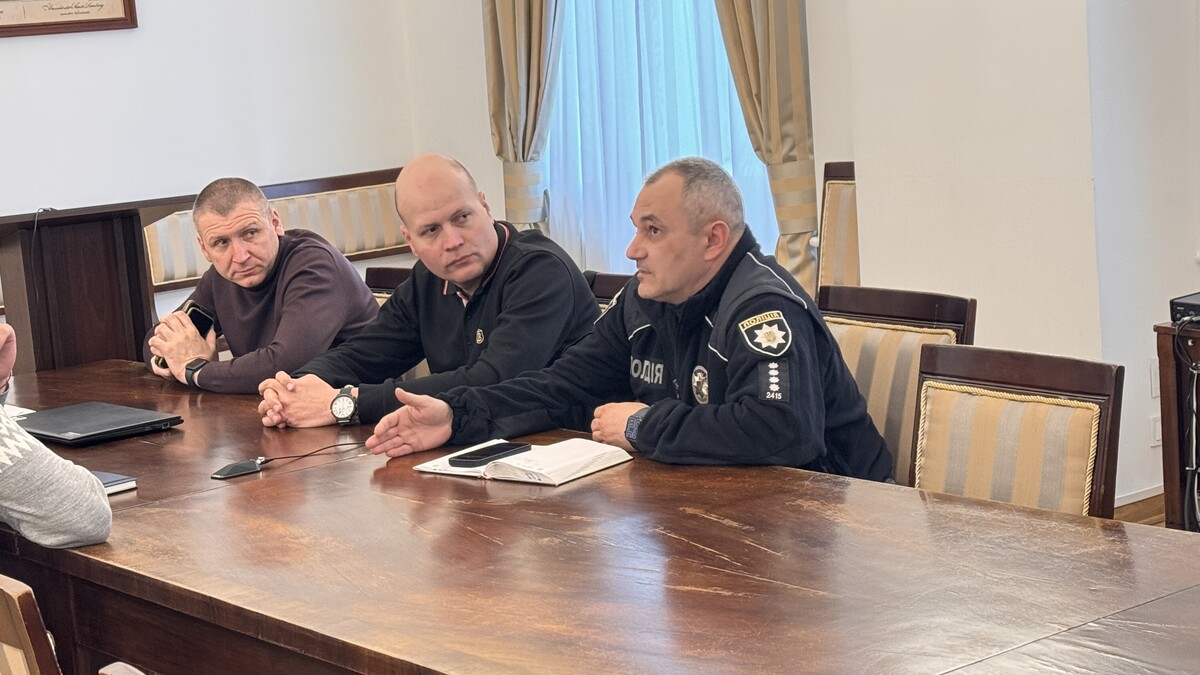 Фото 2: Хаотичне паркування самокатів у Львові обмежать новими правилами, які напрацьовують у місті