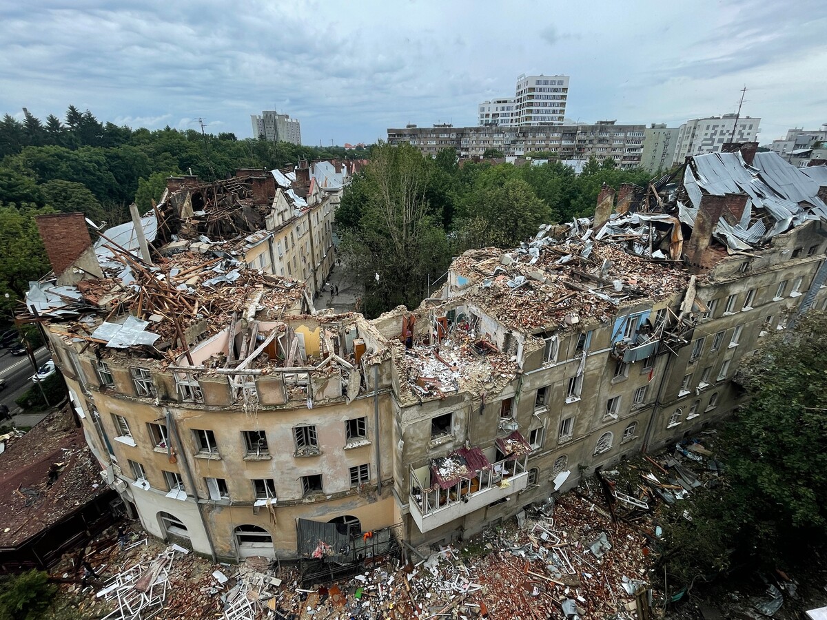 Зруйновані після обстрілу 6 липня 2023 року будинки на вул. Стрийська