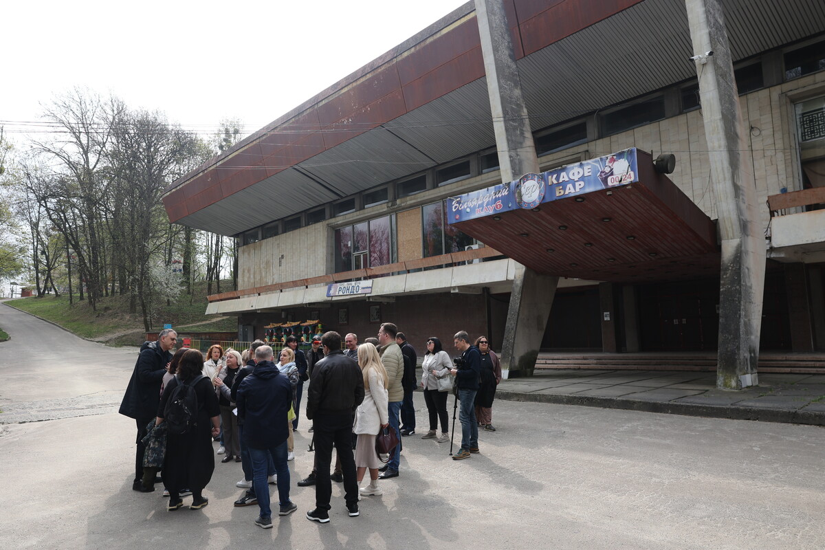 Фото 2: &laquo;Романтик&raquo; в&nbsp;Парку культури не&nbsp;може стати житлом чи&nbsp;рестораном (відео)