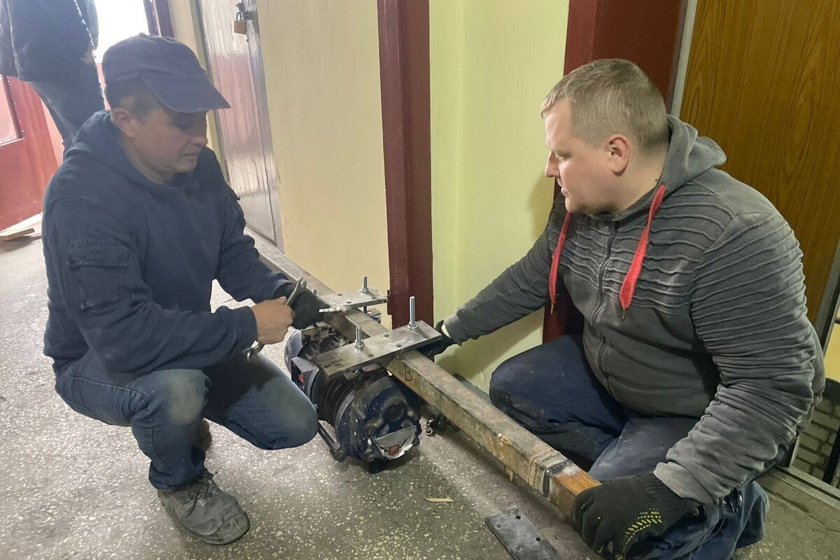 Фото 2: В&nbsp;одному з&nbsp;найвищих будинків Личаківського району у&nbsp;співфінансуванні міста з&nbsp;мешканцями ремонтують ліфт