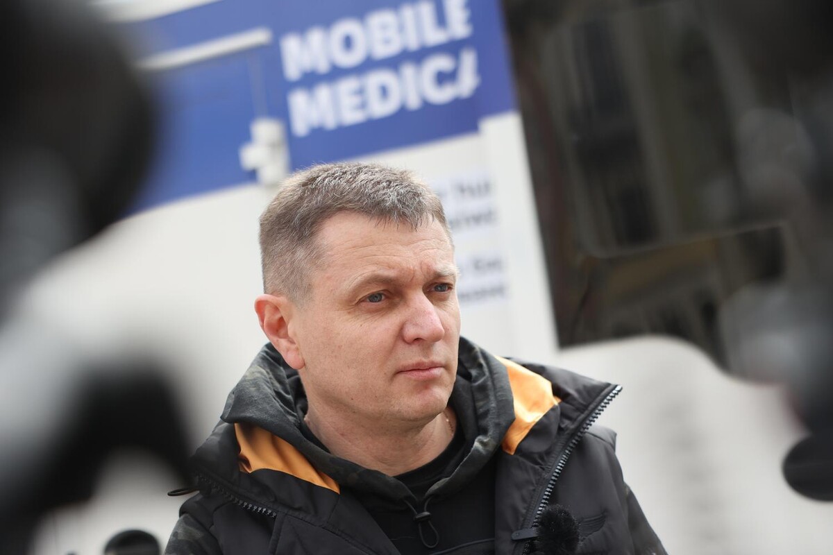 Фото 2: У Львові тайванські лікарі передали військовим мобільний стоматологічний комплекс та швидку (відео)