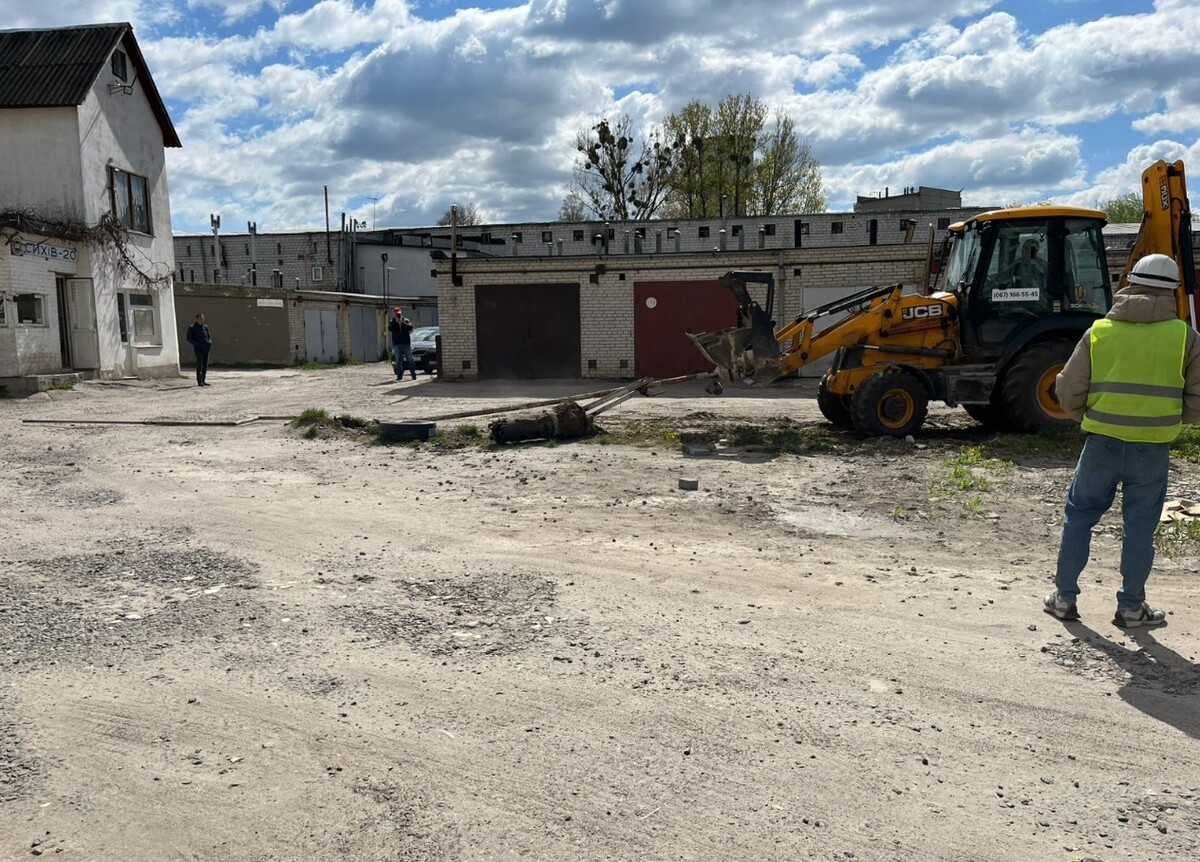 Фото 1: На&nbsp;Сихові через суд ліквідували незаконну стоянку для авто