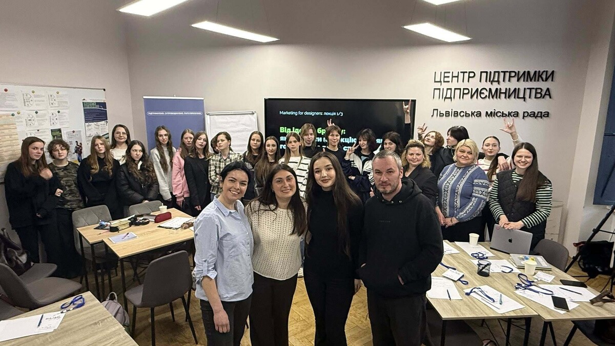 Учасники програми “Від ідеї до бренду” на навчанні у Центрі підтримки підприємництва