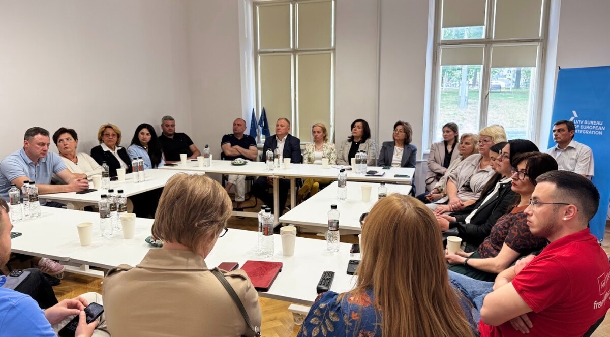 Фото 1: У Львові закликали активніше тестуватися на ВІЛ і долати упередження: відбувся круглий стіл