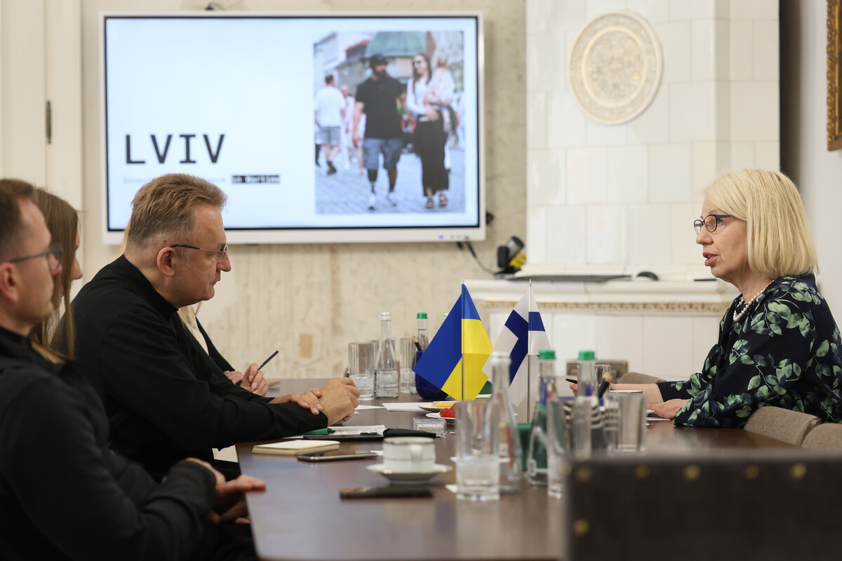 Фото 1: Міський голова Львова зустрівся з&nbsp;Надзвичайною і Повноважною пані Послом Фінляндії в&nbsp;Україні