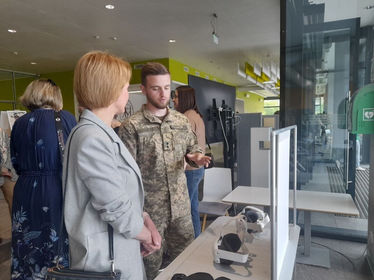 Фото 4: У Львові показали виставку про військових психологів та сучасні методи підтримки захисників: діятиме ще завтра