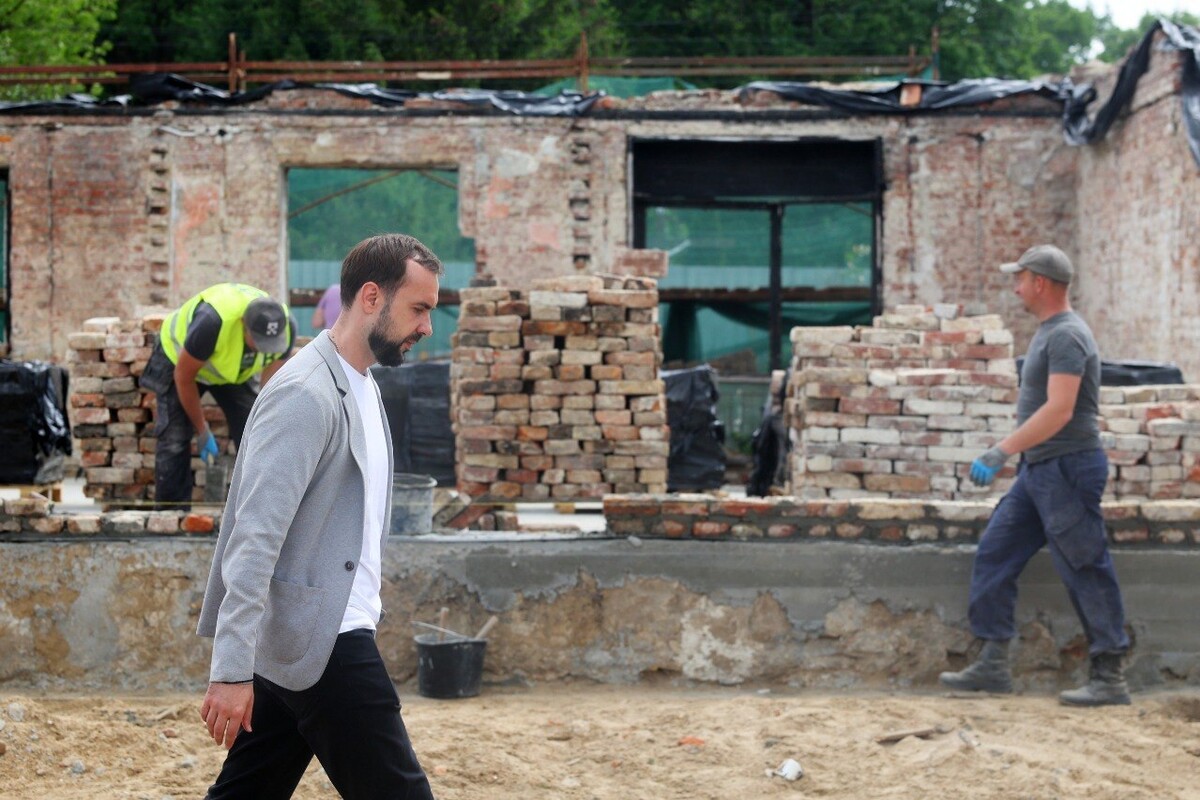 Фото 2: Під час відбудови музею Шухевича у&nbsp;Білогорщі виявили ймовірну криївку: історики вивчають знайдені речі (фото/відео)