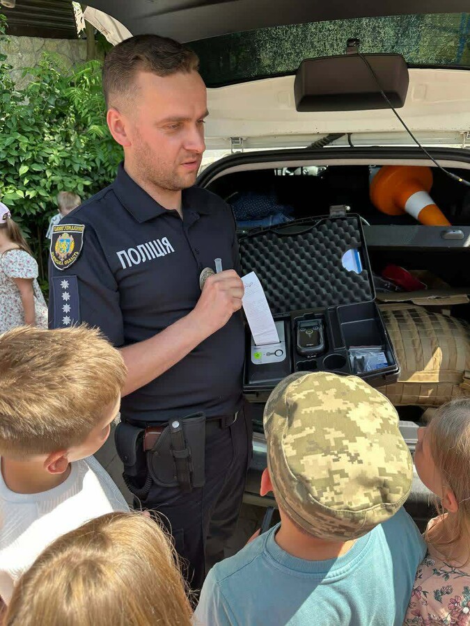 Фото 3: Сьогодні в Україні відзначають День поліцейського офіцера громади