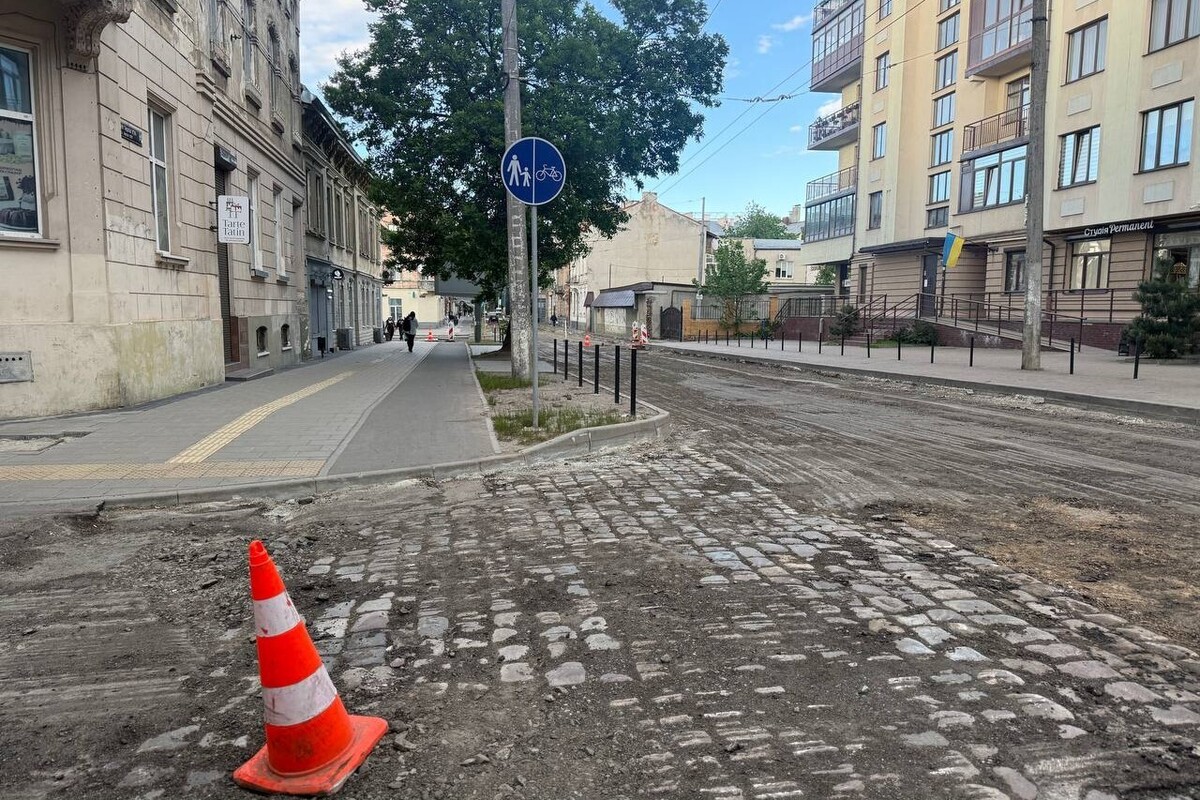 Фото 2: Бруківку, виявлену під час ремонту вул.&nbsp;Героїв УПА, облікують і зможуть використовувати повторно