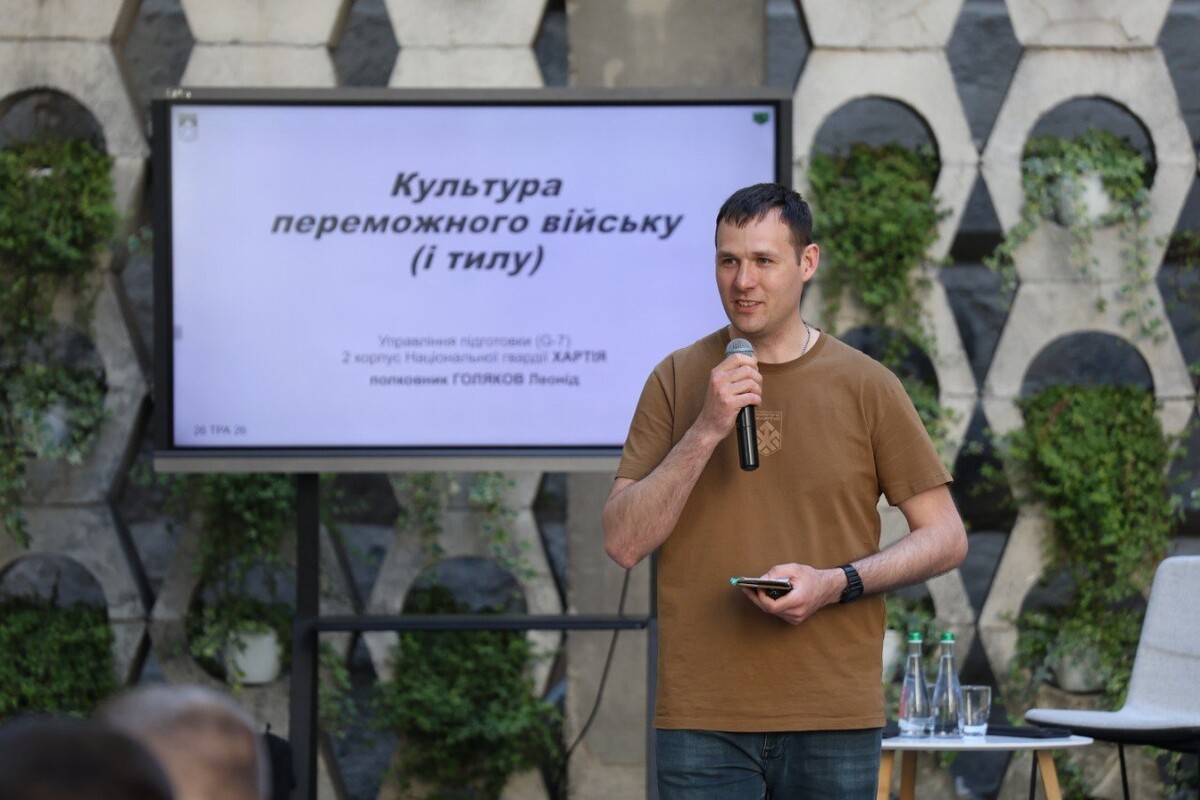 Фото 3: Військові НГУ «Хартія» у дворику Ратуші розповіли про культуру переможного війська і тилу