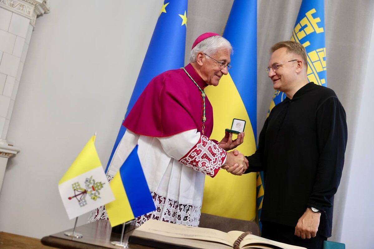 Фото 1: Архієпископ Ренато Боккардо у&nbsp;Львові: послання миру святого Івана Павла ІІ залишається актуальним