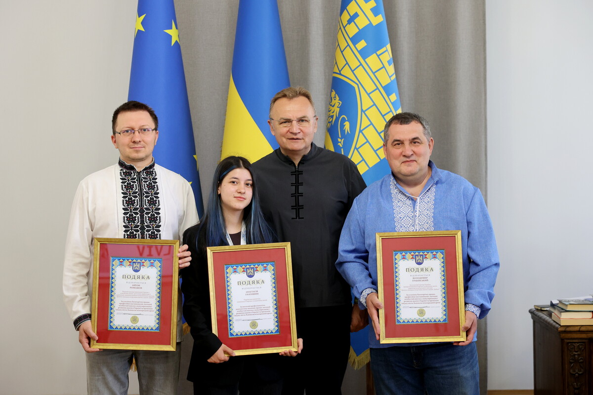Фото 3: Мер Львова нагородив наймолодшу чемпіонку Європи з&nbsp;шахів Анастасію Гнатишин