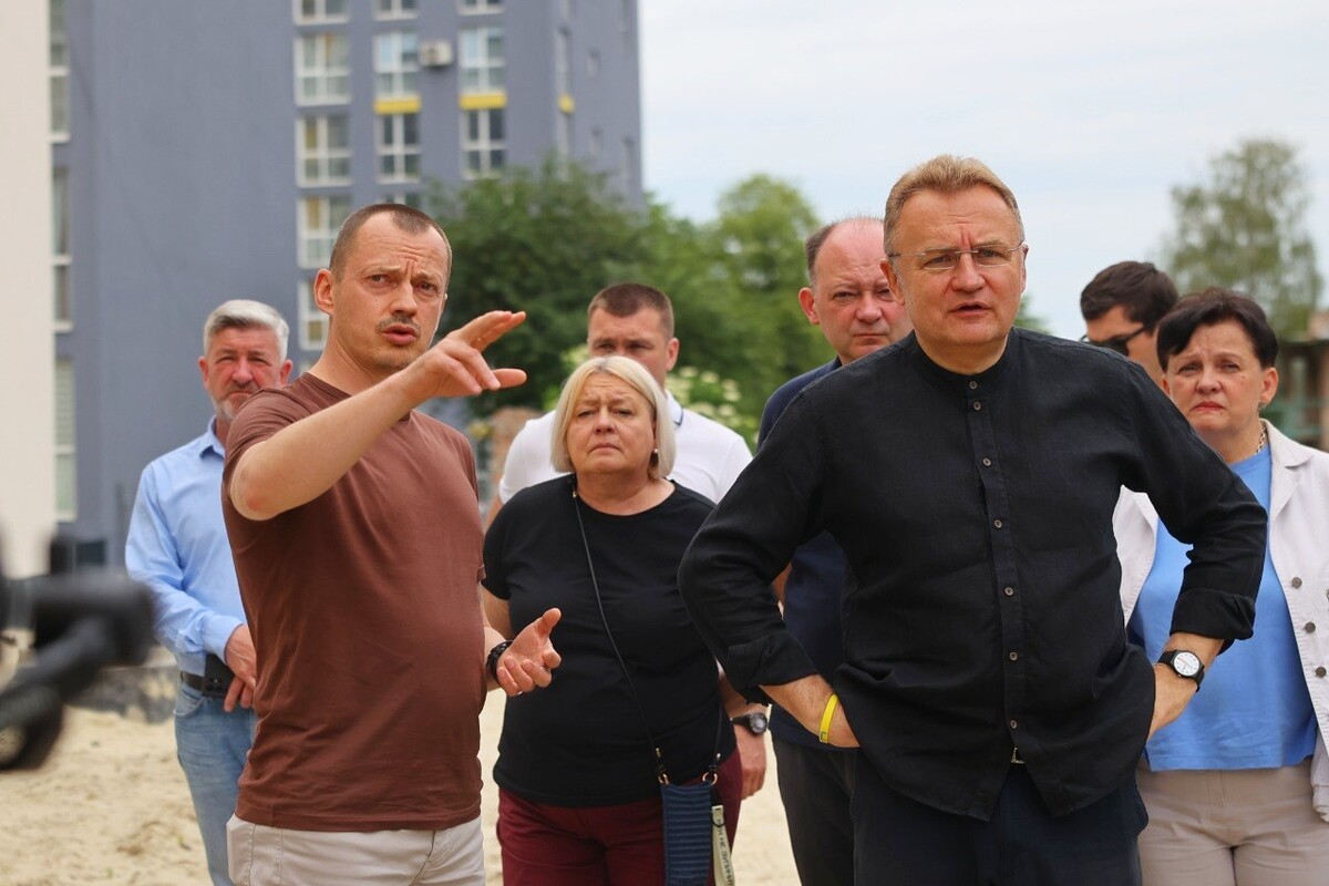 Фото 1: На&nbsp;Левандівці завершують зводити початкову школу: уже наступного року тут навчатимуться перші учні (відео)