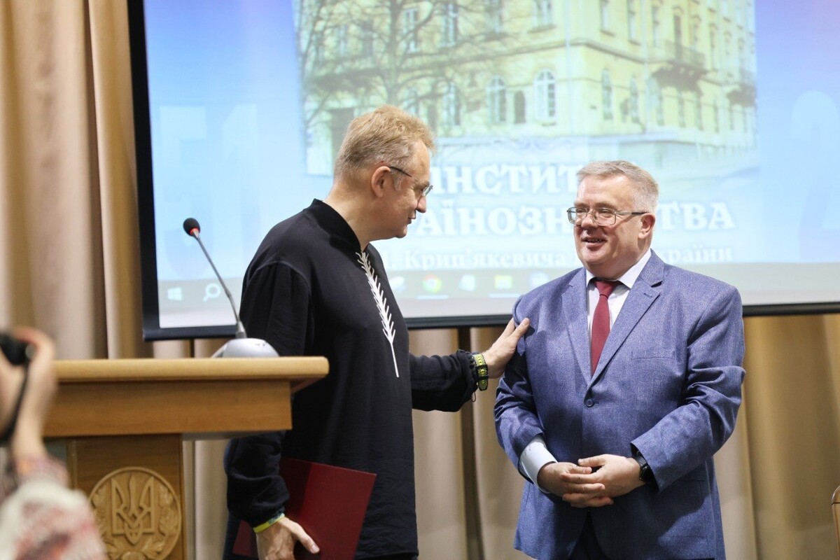 Фото 3: До 75-річчя Інституту українознавства ім. І. Крип’якевича міський голова Андрій Садовий відзначив науковців