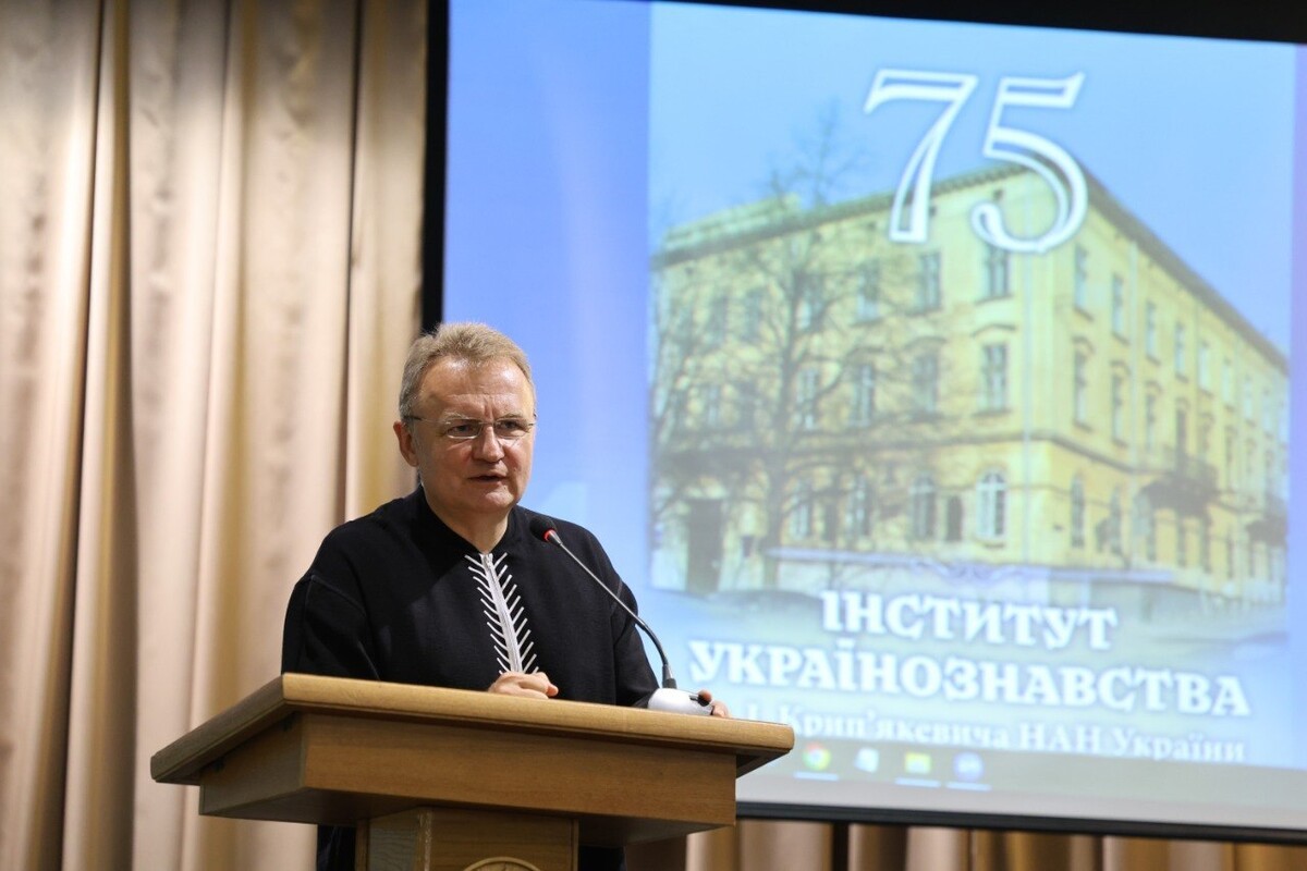 Фото 2: До 75-річчя Інституту українознавства ім. І. Крип’якевича міський голова Андрій Садовий відзначив науковців