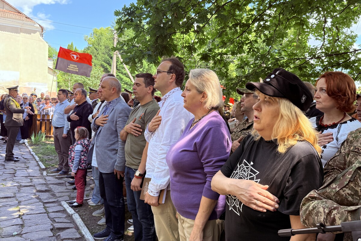 Фото 1: Львівська громада вшановує 135-ту річницю від дня народження Євгена Коновальця