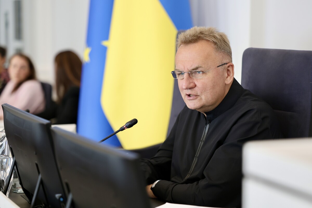 Фото 1: Львівська міська рада закликала Україну та Польщу до діалогу і стратегічного партнерства