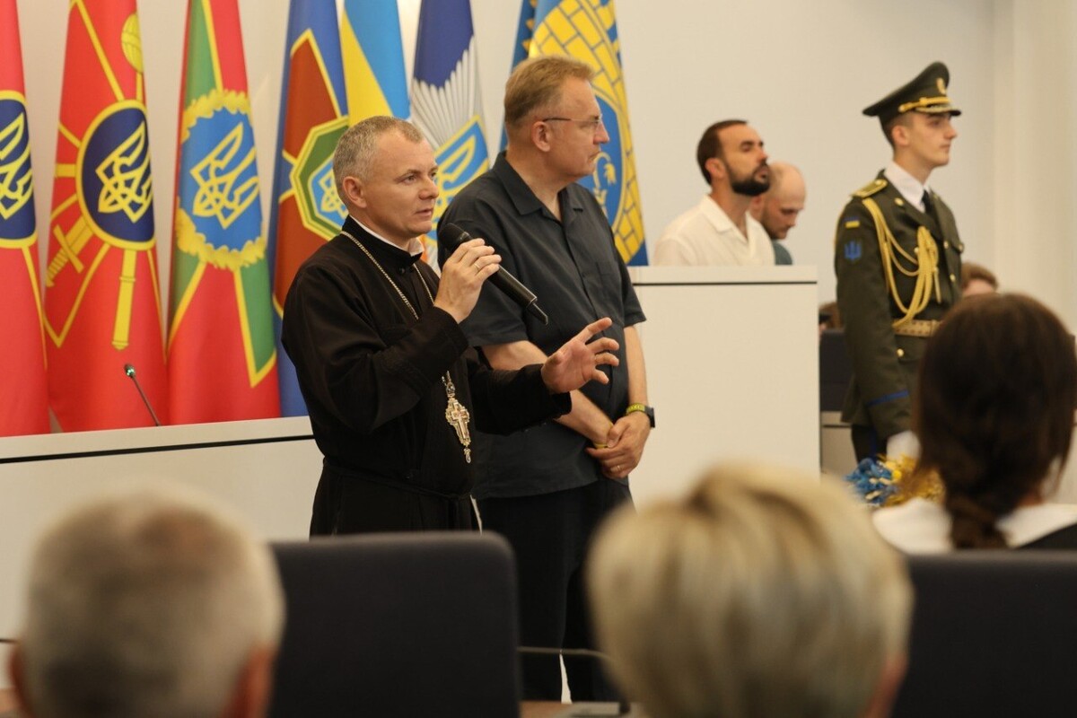 Фото 3: До&nbsp;Дня Конституції у&nbsp;Львові 35&nbsp;військових посмертно нагородили &laquo;Почесним знаком святого Юрія&raquo; (фото)