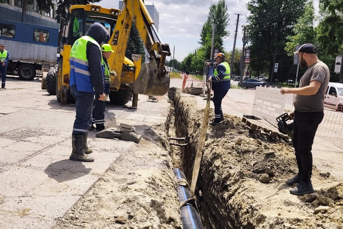 Фото 2: На&nbsp;вул.&nbsp;Зеленій триває заміна однієї з&nbsp;найбільш аварійних ділянок магістрального водопроводу