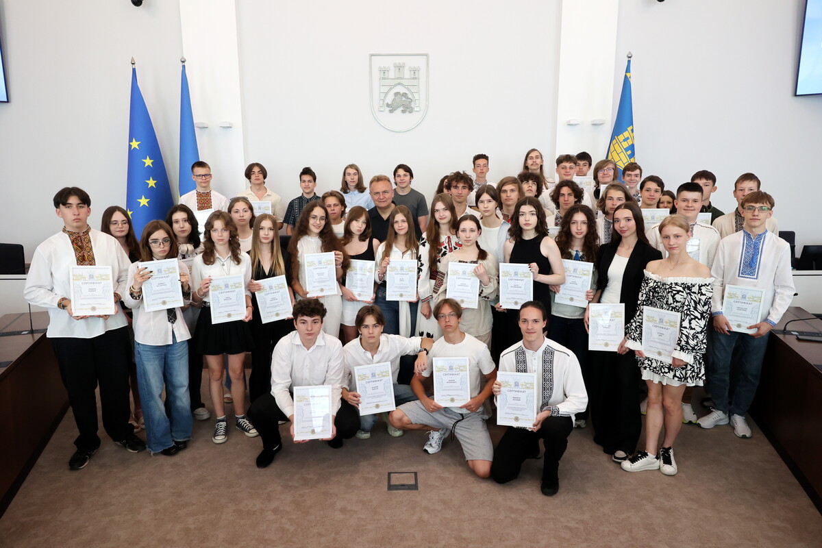 Фото 2: У&nbsp;Львові нагородили переможців всеукраїнських олімпіад: кожен отримав від міста по&nbsp;10&nbsp;тисяч гривень