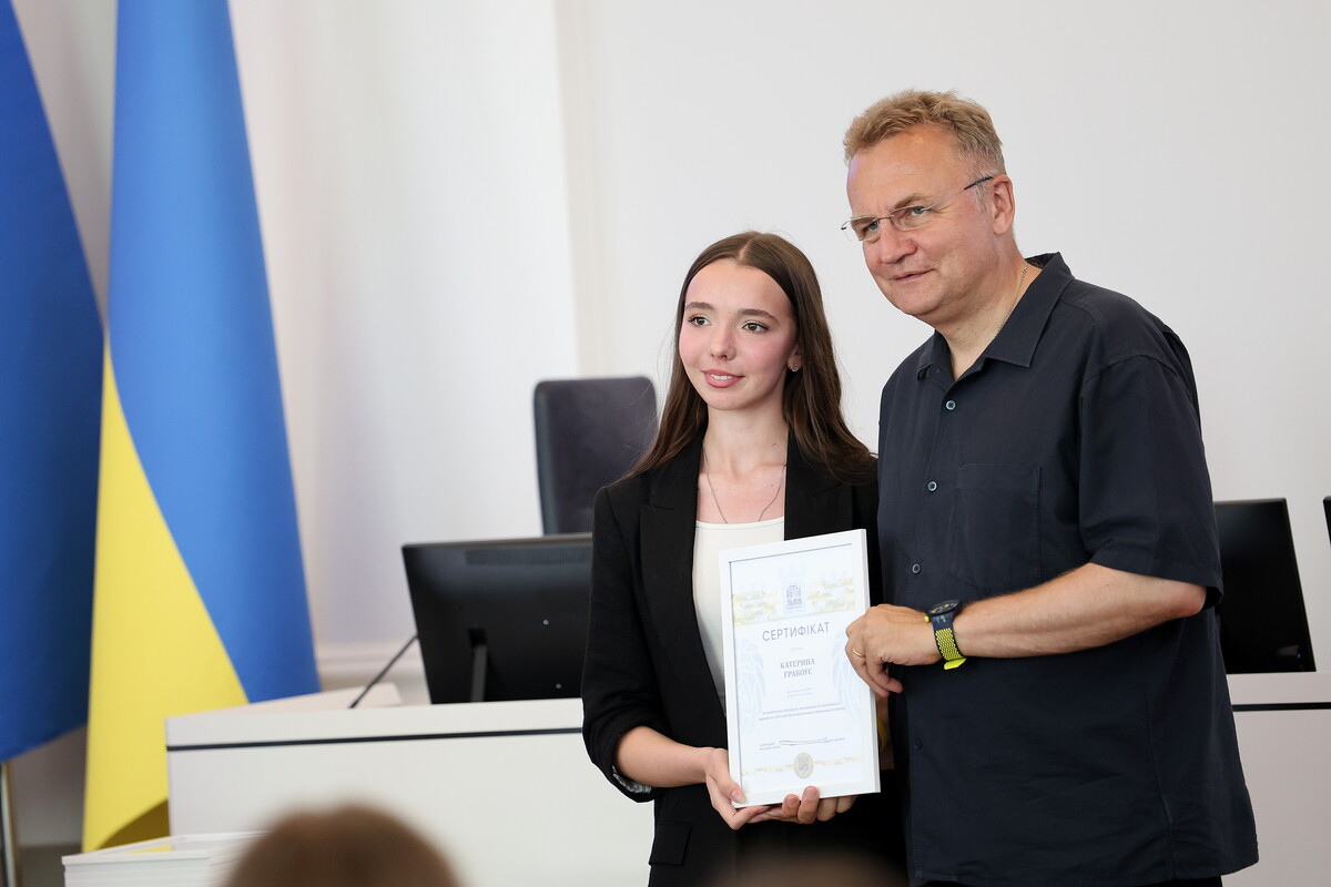 Фото 1: У&nbsp;Львові нагородили переможців всеукраїнських олімпіад: кожен отримав від міста по&nbsp;10&nbsp;тисяч гривень