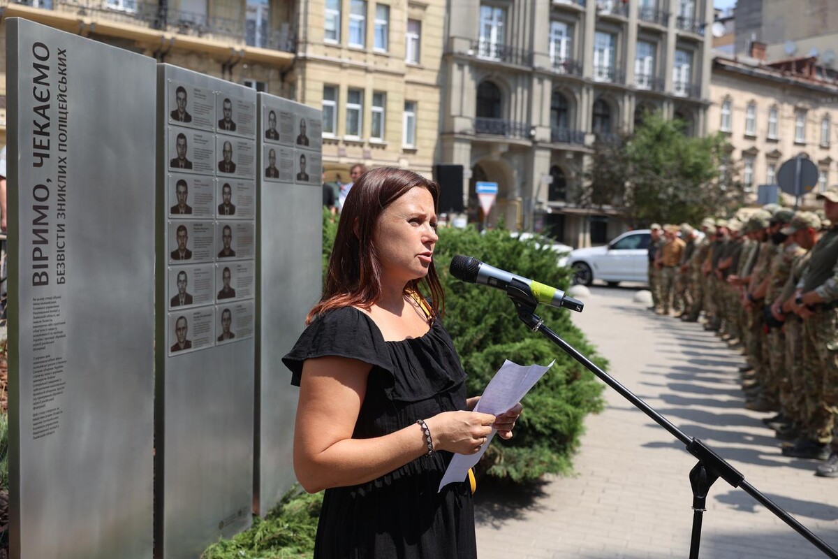 Фото 1: &laquo;Алея надії&raquo;: у&nbsp;Львові відкрили стелу в&nbsp;пам&rsquo;ять про зниклих безвісти поліцейських, які захищали країну (фото)
