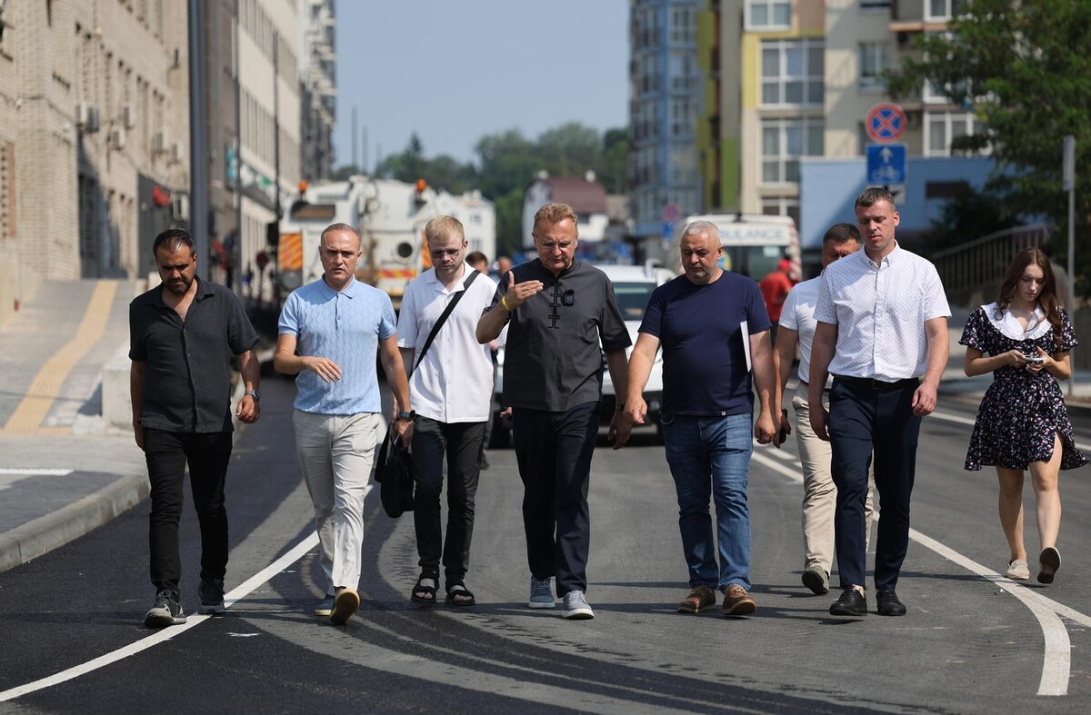 Фото 1: Нове дорожнє покриття і якісна інфраструктура: першу частину вул. Залізничної завтра відкриють для проїзду