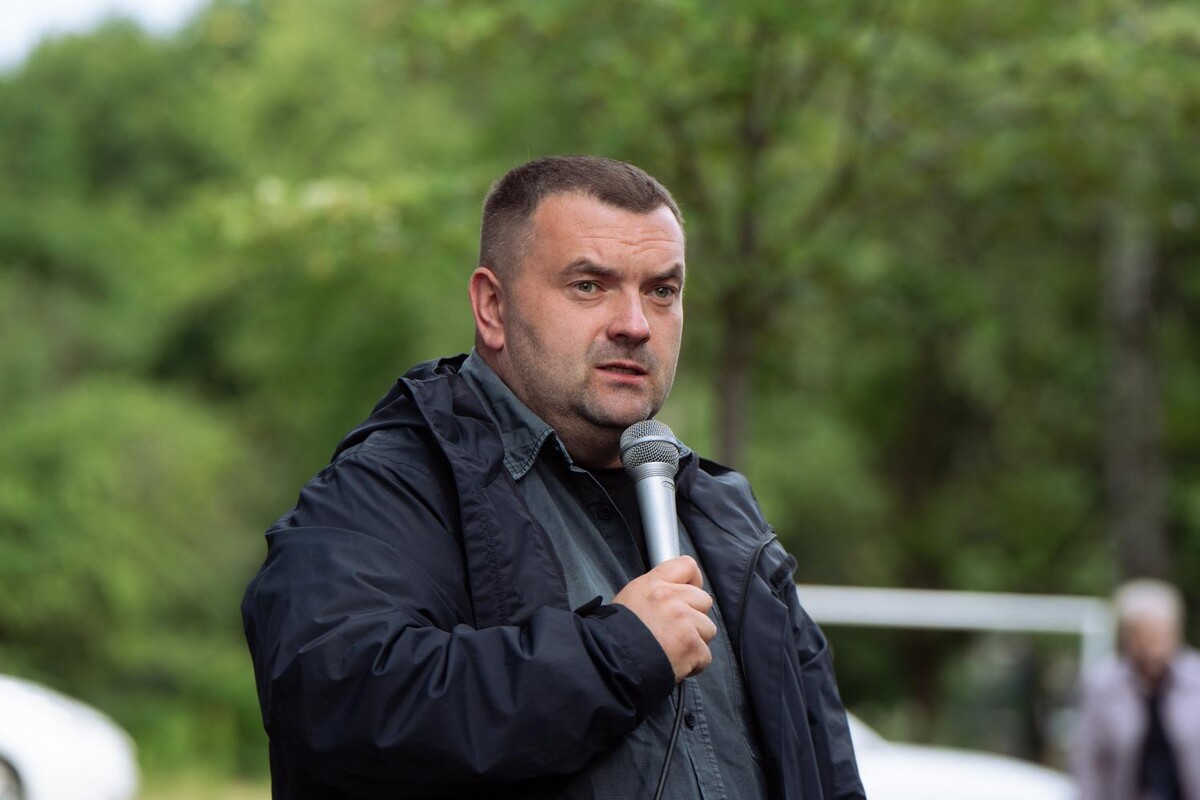 Андрій Закалюк виступає під час події