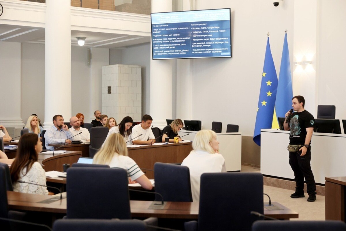 Фото 1: Від музичної майстерні до&nbsp;розвитку сталої мобільності: ветерани та&nbsp;їхні рідні презентували бізнес-ідеї для отримання грантів